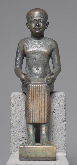 Imhotep, sitzend