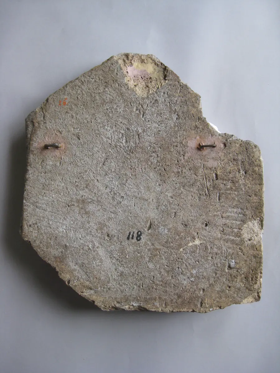 Fragment aus der linken Hälfte einer Nillandschaft: Rohrhütte, Krokodil und Flusspferd