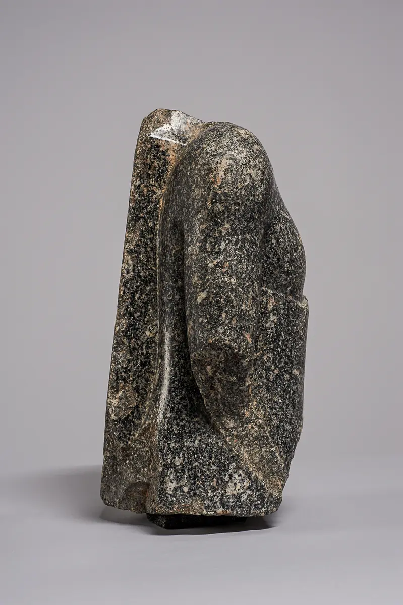 Torso einer stehenden (naophoren) Statue des Tsai-an-em-her-imu