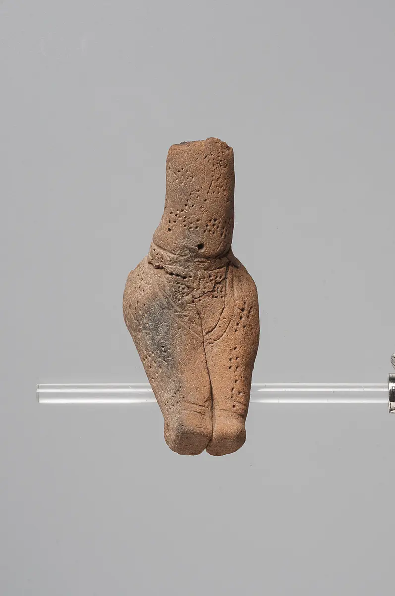 Figur einer sitzenden Frau