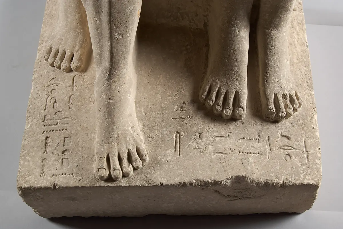 Gruppenstandbild des Pehen-ptah und seiner Mutter Imen-djefa-es