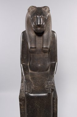 Sitzstatue der Göttin Sachmet