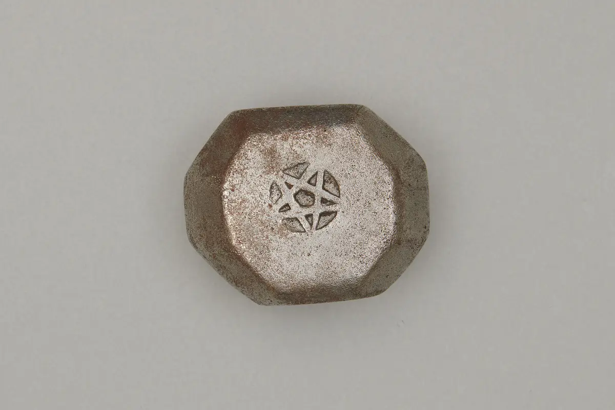 Schwertknauf mit Pentagramm (Drudenfuß)