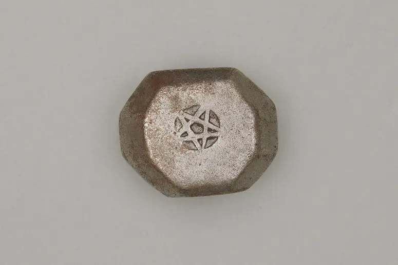 Schwertknauf mit Pentagramm (Drudenfuß)
