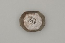 Schwertknauf mit Pentagramm (Drudenfuß)