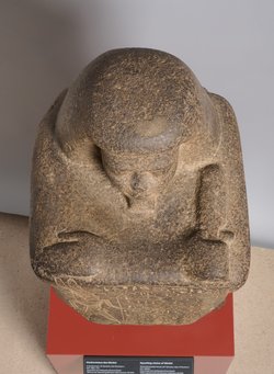 Hockerstatue des Nimlot