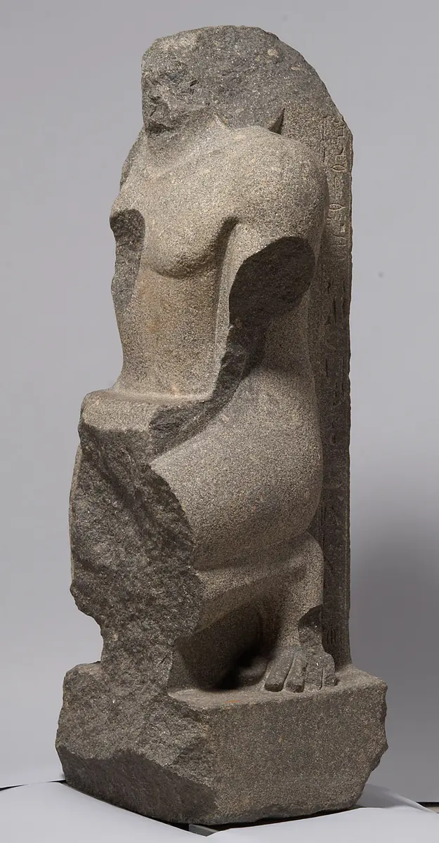 Fragmentierte Statue des Cha-em-waset