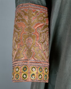 Die Dalmatika des Ornats Kaiser Franz I. Stephan von Lothringen (Barockkopien nach den Gewändern des Krönungsornates des Heiligen Römischen Reiches)