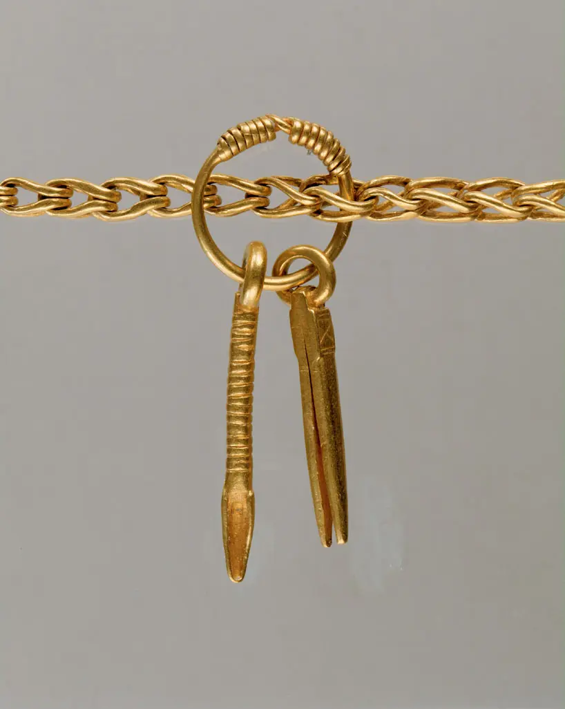 Goldkette mit 52 Anhängern