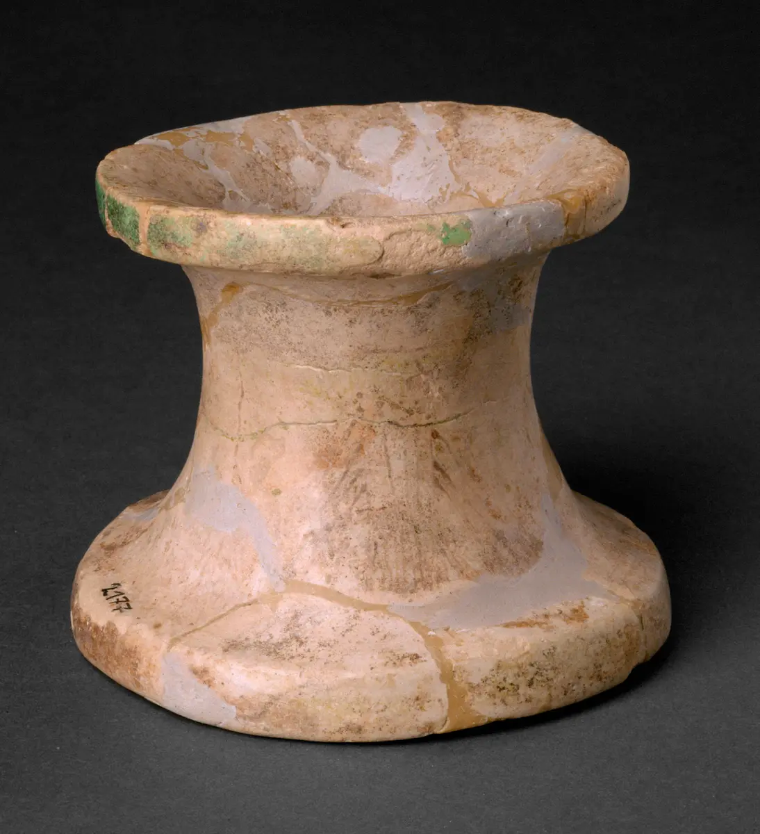 Hoher, schmaler Ringständer