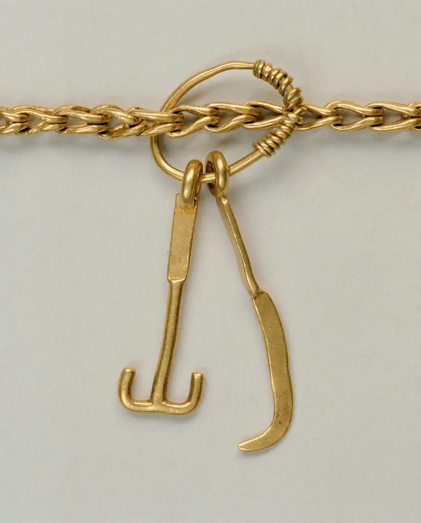 Goldkette mit 52 Anhängern