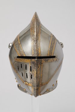 Geschlossener Helm der Prinzengarnitur