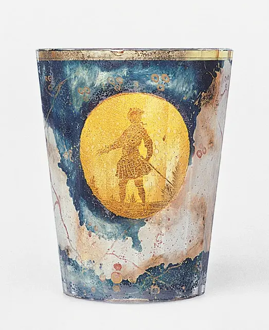 Zwischengoldbecher mit graublau marmorierter Bemalung und Goldradierung