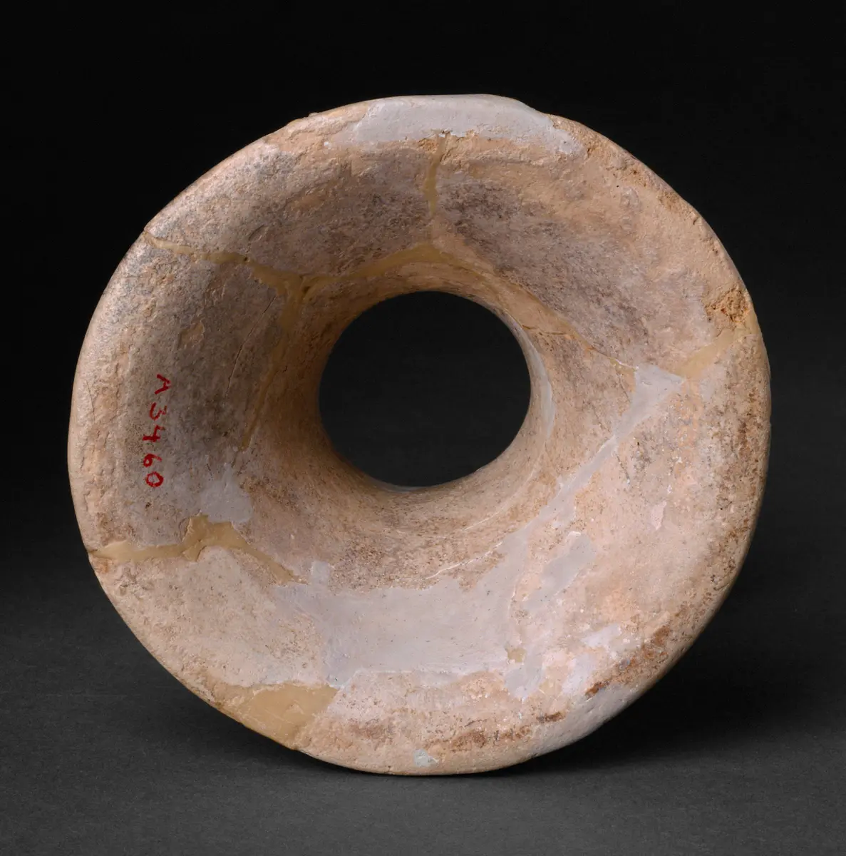 Hoher, schmaler Ringständer