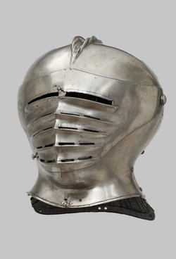 Geschlossener Helm zu einem Riefelharnisch, Riefelküriss