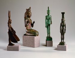 Göttin Nephthys, schreitend