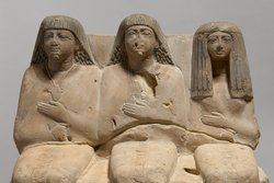 Statuengruppe des Meri-ptah, des Sa-aset und der Kafi