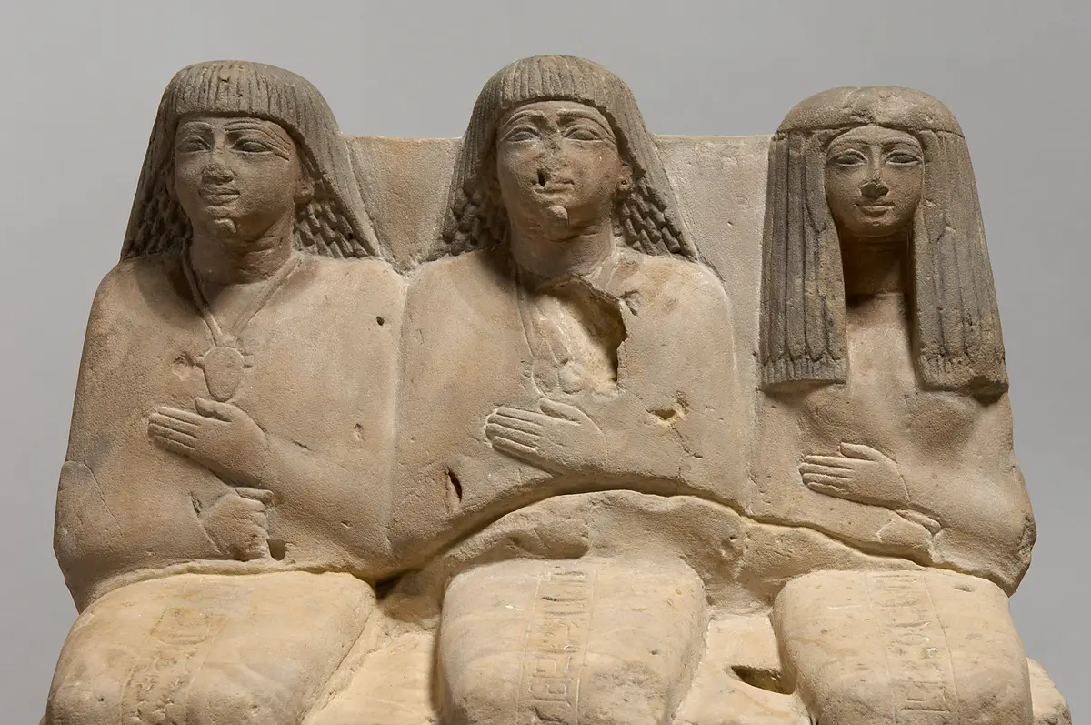 Statuengruppe des Meri-ptah, des Sa-aset und der Kafi