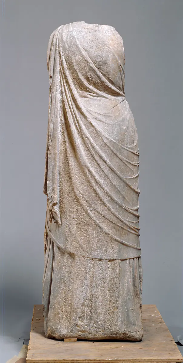 Weibliche Gewandstatue