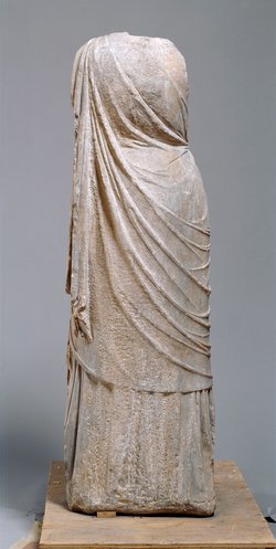 Weibliche Gewandstatue