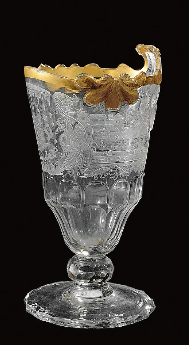 Fußbecher in Schiffchenform mit vergoldeten Palmetten und Wappen der Grafen von Bothmer