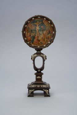 Reliquienostensorium mit der Kreuzigung Christi