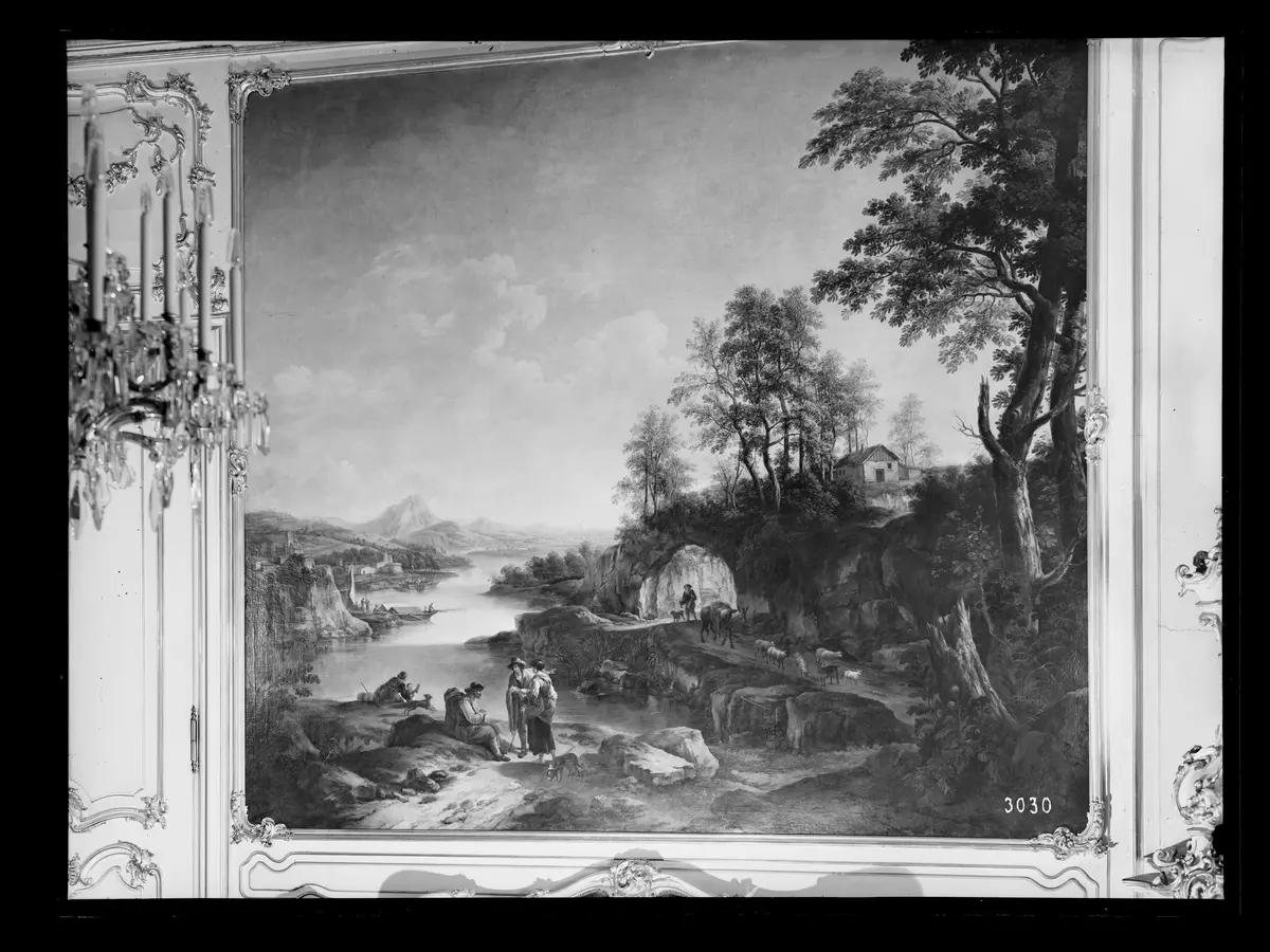 Aulandschaft mit Felsbergen und Fluss