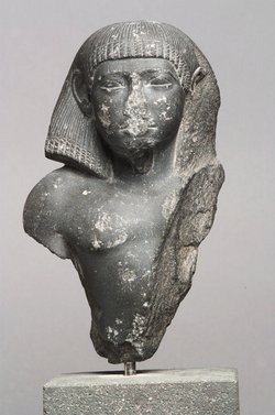 Fragmentierte Büste der Statuette eines Mannes