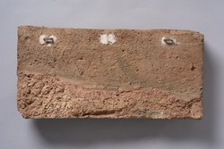 Simaplatte: Eroten auf Panthern zu Seiten eines Kraters