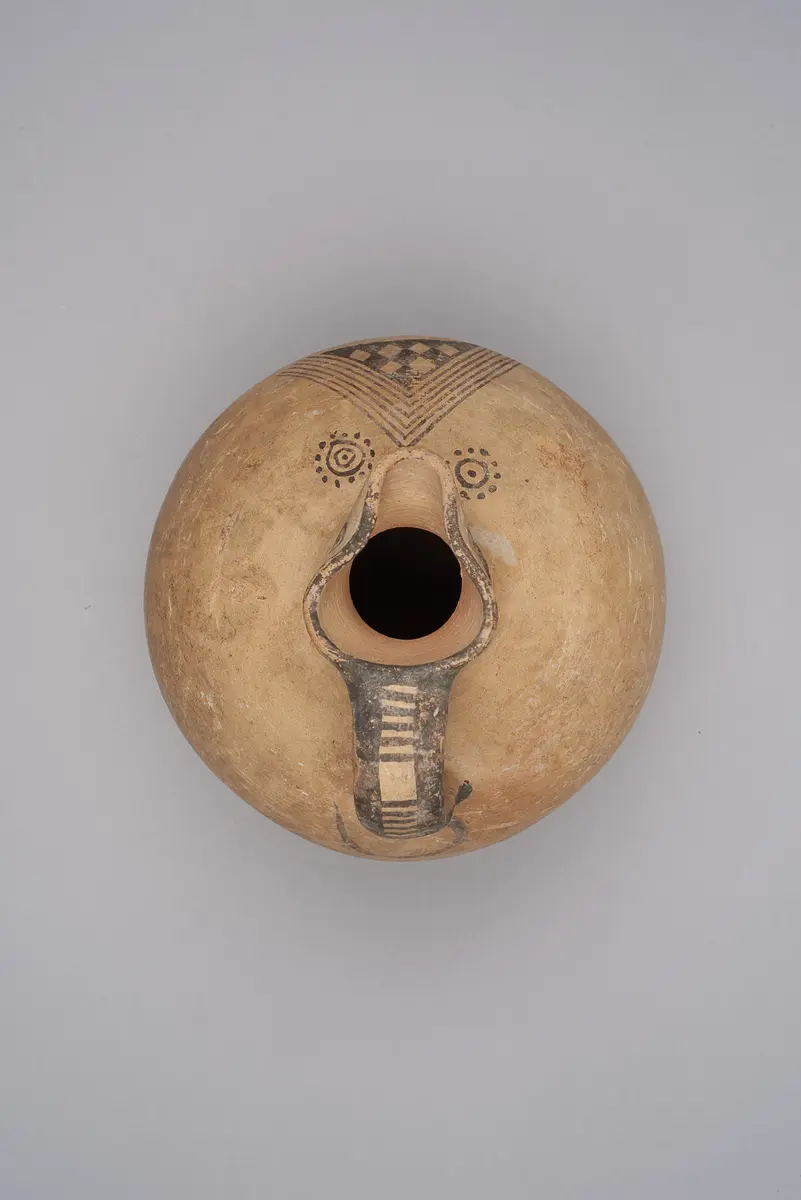 Kanne mit Kleeblattmündung der White Painted III Ware