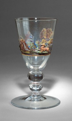 Kelchglas mit Jagdfries "en relief" aus farbigem Email