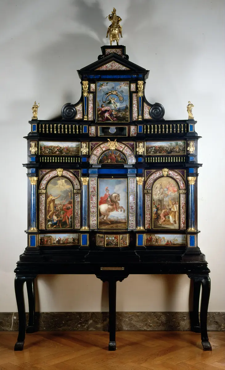 Prunkschrank mit Nachtuhr