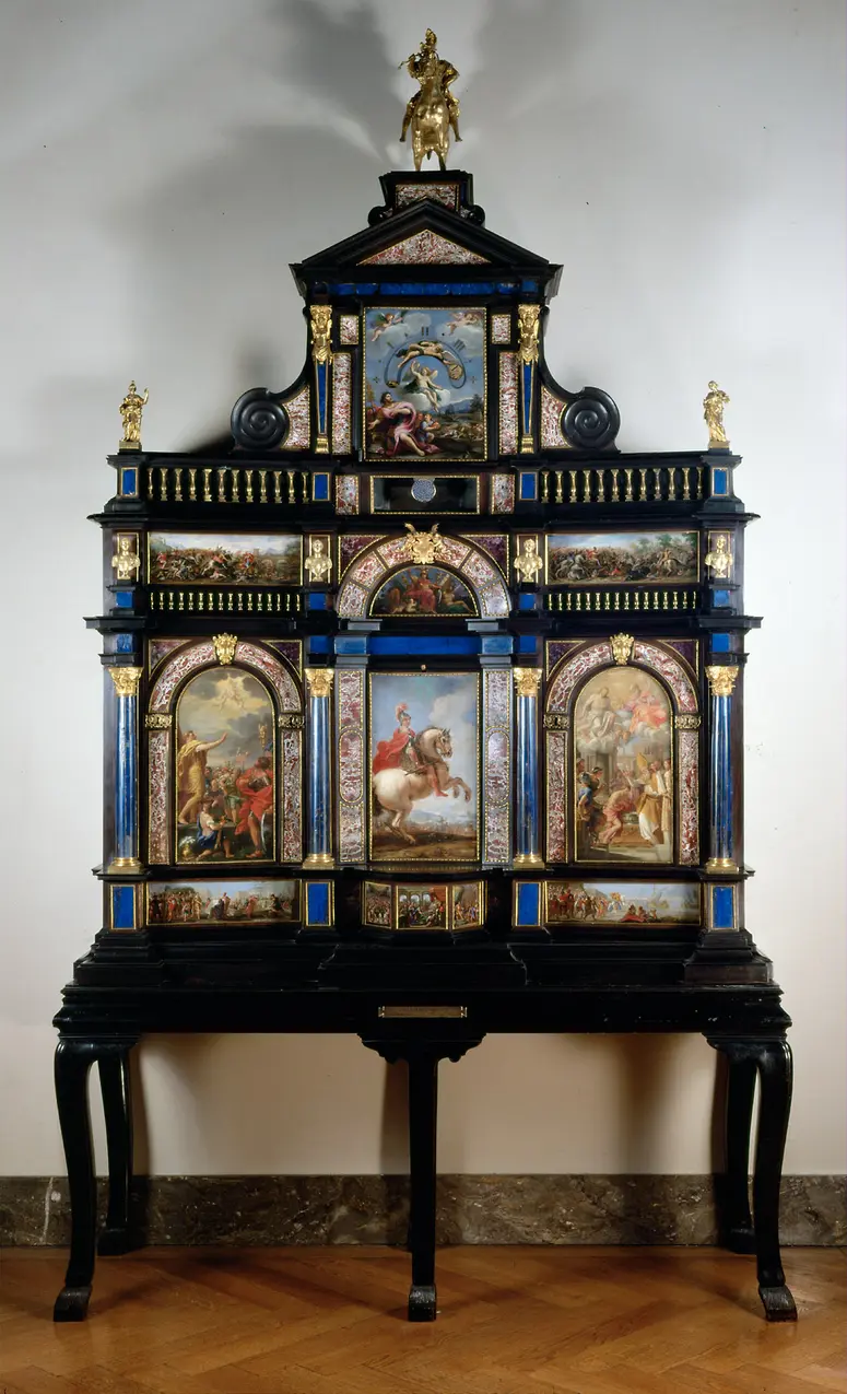 Prunkschrank mit Nachtuhr