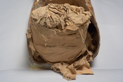 Mumie des Pa-cher-en-chons in Kartonagehülle