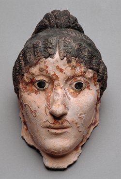 Kopf vom Stucksarg einer Frau
