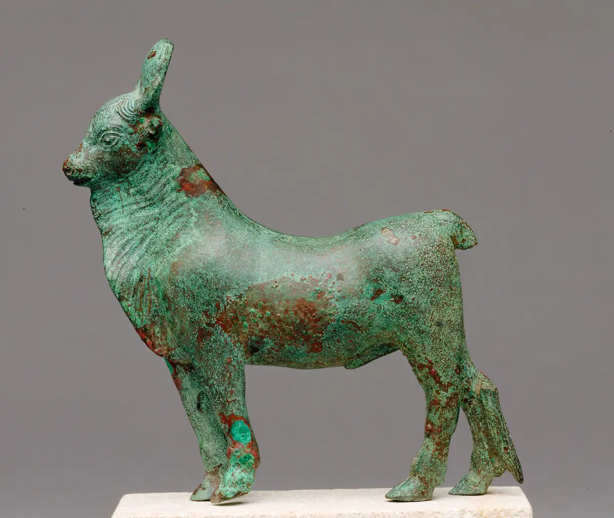 Stehender Apis-Stier