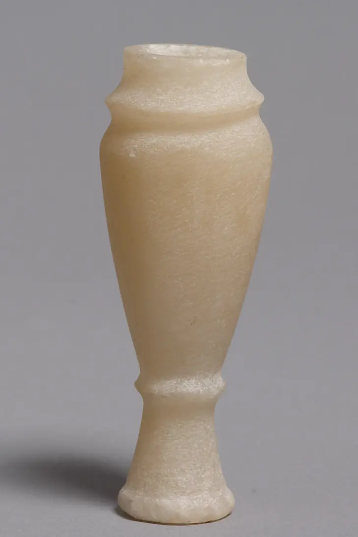 Kleine Vase mit Untersatz