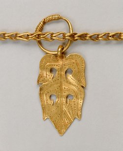 Goldkette mit 52 Anhängern