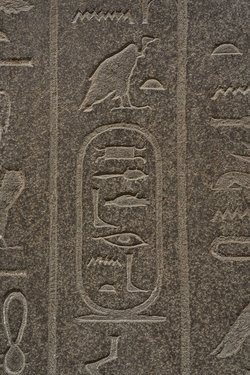 Deckel des Sarkophags der Chedeb-neith-iret-binet