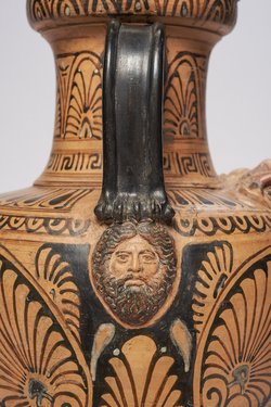 Halsamphora mit Deckel: Satyrn und Mänaden // Mädchen mit Tympanon