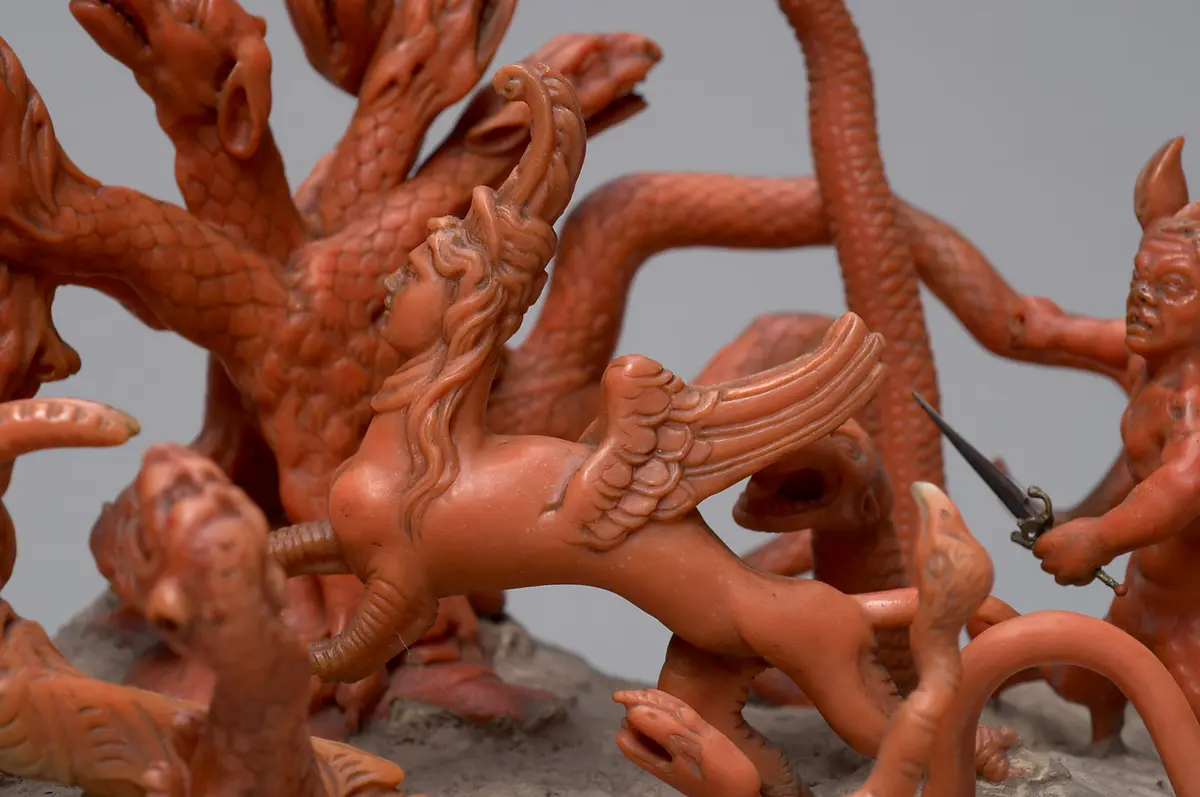 Statuette; Skulptur, Koralle, Naturalie, Herkules im Kampf mit der Hydra