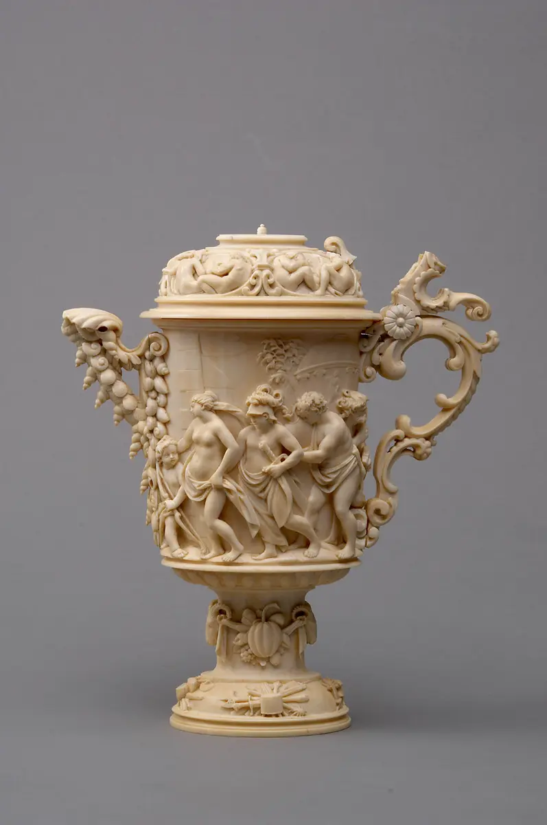 Deckelkanne mit mythologischen Figuren