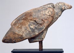 Figur eines stehenden Geiers