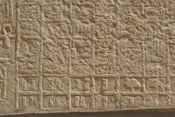 Fragment eines Türgewändes