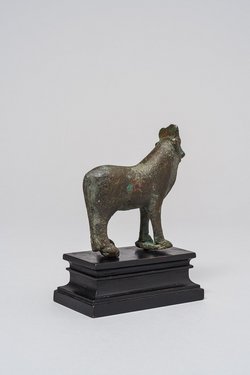 Stehender Apis-Stier