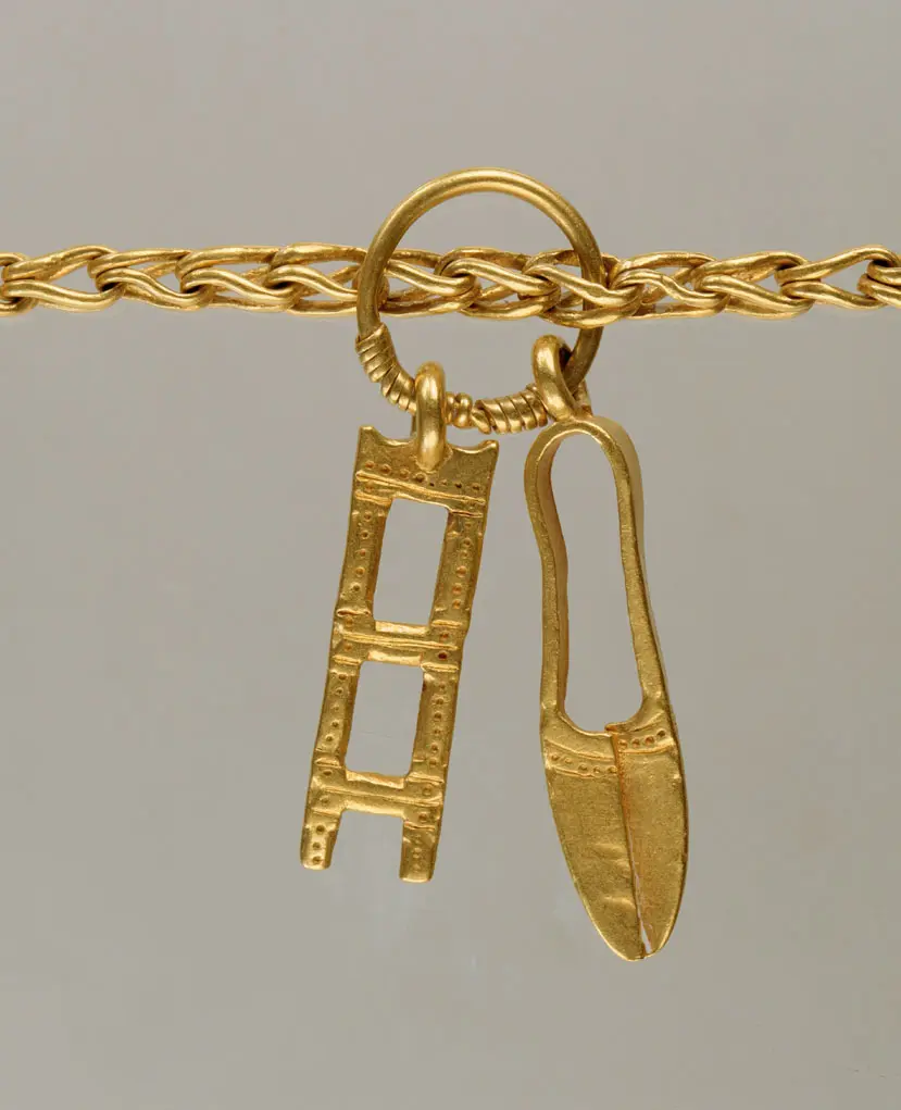 Goldkette mit 52 Anhängern