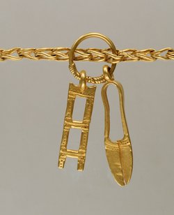 Goldkette mit 52 Anhängern