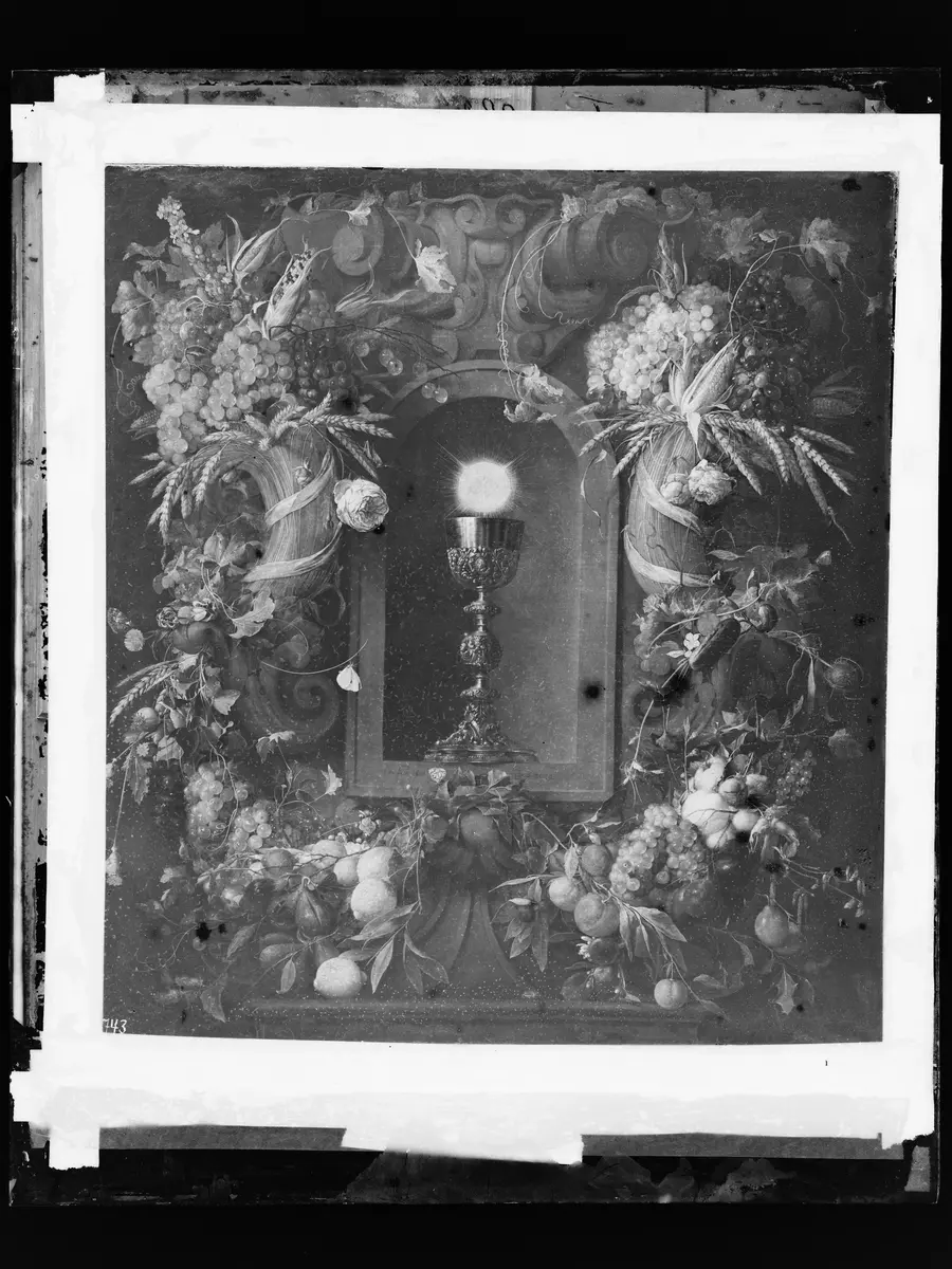 Eucharistie, von Fruchtgirlanden umgeben