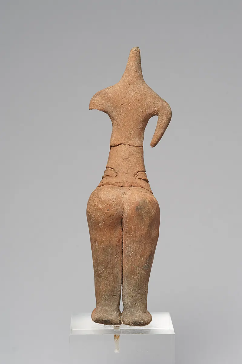 Figur einer stehenden Frau