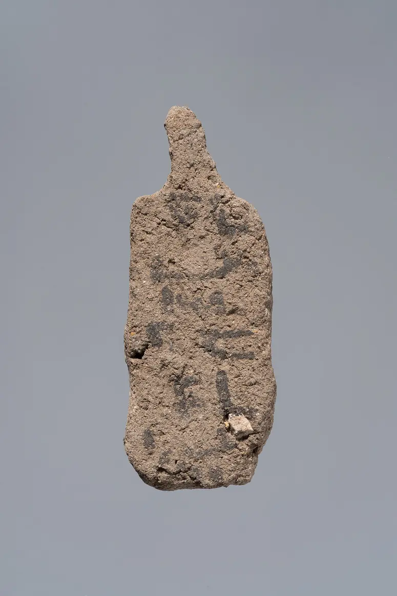 Ächtungsfigur mit Aufschrift